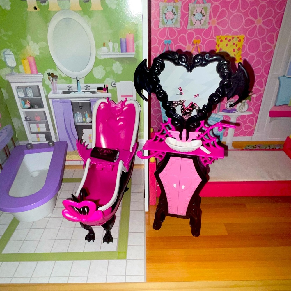 MONSTER HIGH (Draculaura)